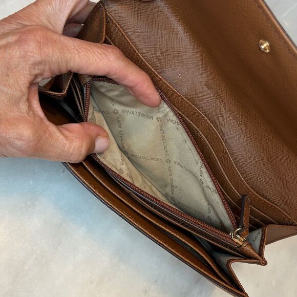 Michael Kors Pebbled Leather Fulton Flap Medallion Wallet - Picture 14 of 16